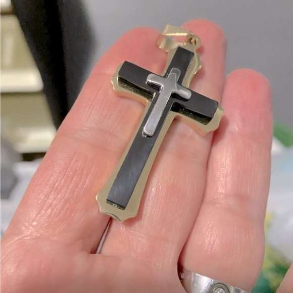 Large Cross With Rolo Chain - Picture 4 of 5